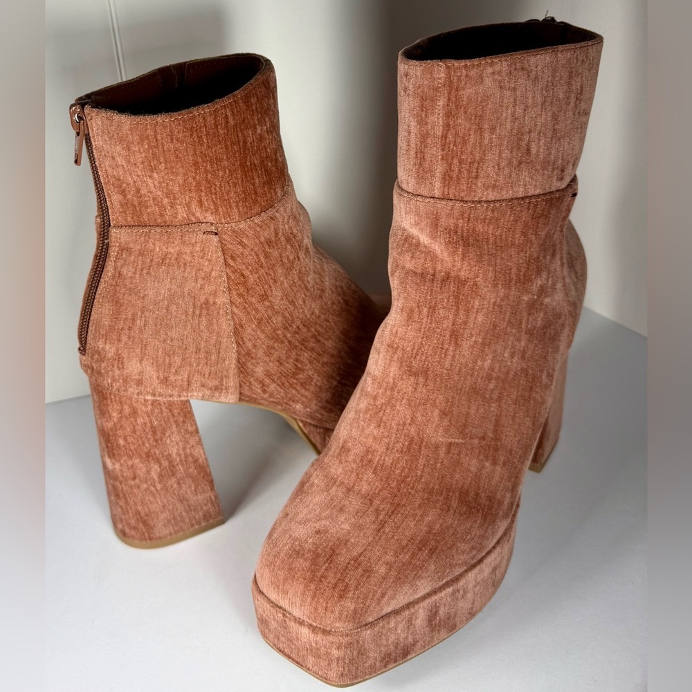 Chinese Laundry Pink Salmon Velvet Platform Ankle Boots Women’s Size 7 NWOT
